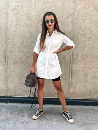 Díky zúžení v pase podtrhne tato prodloužená košile Vaše křivky! 👌🏽🤍 ~ #eshopat #shop #fashion #style #stylish #outfit...